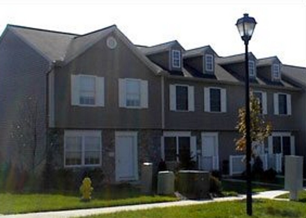 154 Birchtree Ct in State College, PA - Building Photo