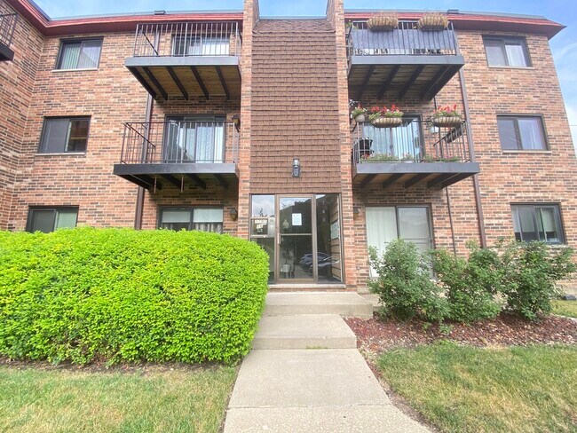 1791 W Algonquin Rd in Mount Prospect, IL - Building Photo - Building Photo
