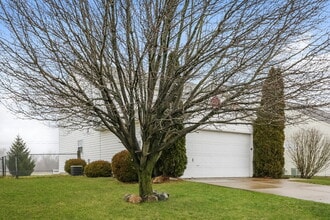 468 Brookstone Dr in Greenfield, IN - Foto de edificio - Building Photo