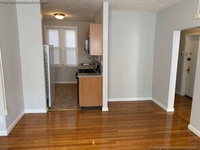 8 Hyde Park Ave, Unit 3 in Boston, MA - Building Photo - Building Photo