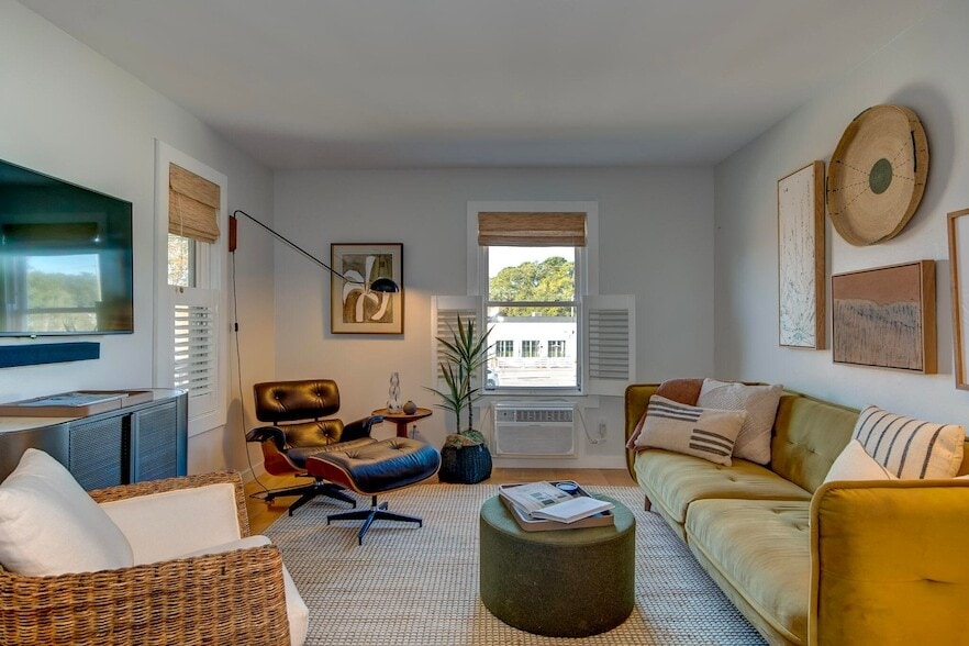 2057 Middle St, Unit AR-4B240 in Sullivans Island, SC - Building Photo