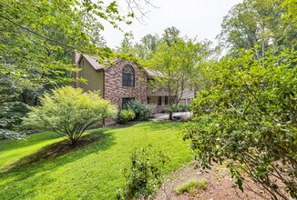 27 Blackberry Dr E in Stamford, CT - Building Photo - Building Photo