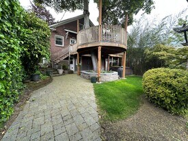 1126 18th Ave E in Seattle, WA - Building Photo