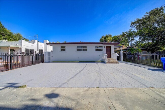 1845 NW 15th St, Unit 1847 in Miami, FL - Building Photo - Building Photo
