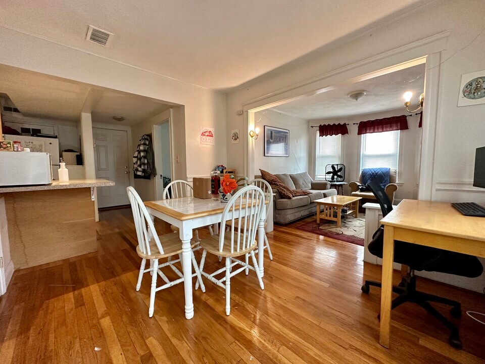 221 Summer St, Unit 3r in Somerville, MA - Building Photo
