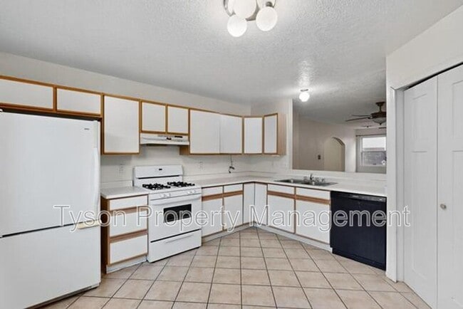 3013 Taos Meadows Dr NE in Rio Rancho, NM - Building Photo - Building Photo