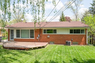 1426 Las Vegas Dr in Ann Arbor, MI - Building Photo - Building Photo