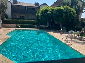15070 Victory Blvd, Unit 103 in Van Nuys, CA - Building Photo
