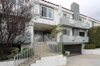 Canfield Condominiums in Los Angeles, CA - Building Photo - Building Photo