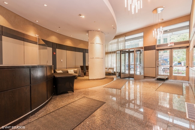 2 E Erie St in Chicago, IL - Building Photo - Building Photo