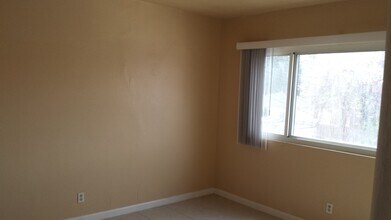 8612 S 12th Ave in Inglewood, CA - Building Photo - Building Photo