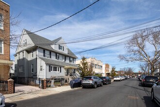 38 Bay 35th St in Brooklyn, NY - Foto de edificio - Building Photo