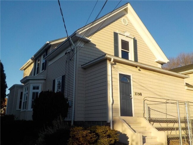 1098 Diamond Hill Rd