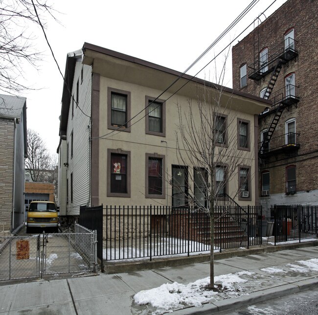 308-310 11th St in Union City, NJ - Building Photo - Building Photo