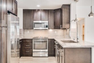 300 3rd St, Unit 318 in San Francisco, CA - Foto de edificio - Building Photo
