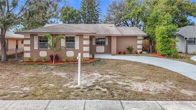 1612 Fox Run Dr in Tarpon Springs, FL - Building Photo - Building Photo