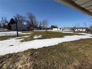 5904 Warren Dr in Cicero, NY - Building Photo - Building Photo