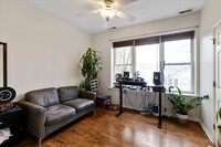 2604 N Hamlin Ave, Unit 3 in Chicago, IL - Building Photo - Building Photo