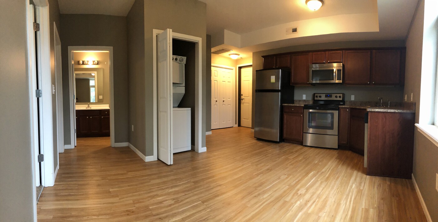 2024 College St in Cedar Falls, IA - Building Photo