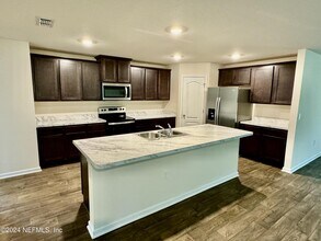 2172 Carolina Ct in Green Cove Springs, FL - Foto de edificio - Building Photo