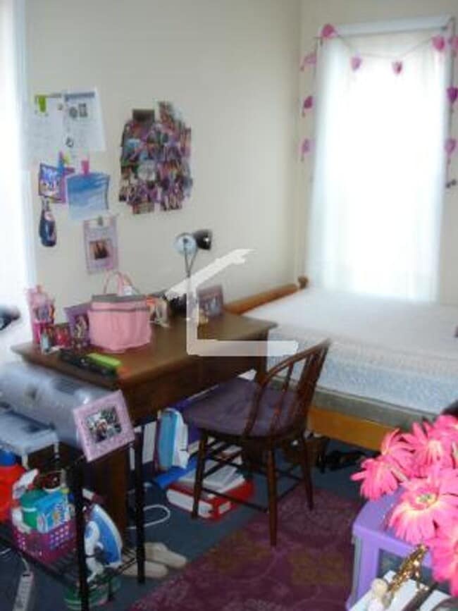 property at 822 Huntington Ave