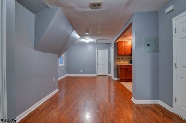 195 N 11th St-Unit -3 in Newark, NJ - Building Photo - Building Photo