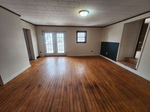 345 S Main St in Clinton, IN - Building Photo - Building Photo