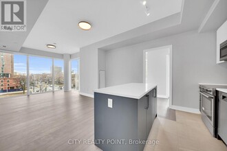 664-664 Spadina Ave. in Toronto, ON - Building Photo - Building Photo
