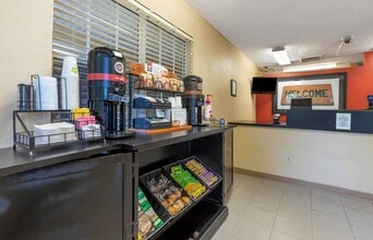 Furnished Studio-Columbia - West - Interst in Columbia, SC - Foto de edificio - Building Photo