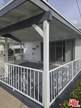 6243 S Fairfax Ave in Los Angeles, CA - Building Photo - Building Photo