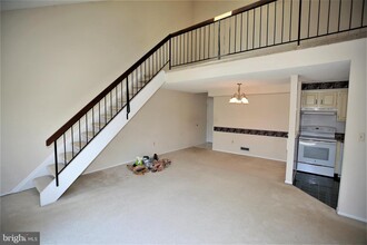 404 Aspen Dr in Plainsboro, NJ - Building Photo - Building Photo