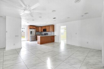 4389 Bellewood St in Palm Beach Gardens, FL - Foto de edificio - Building Photo