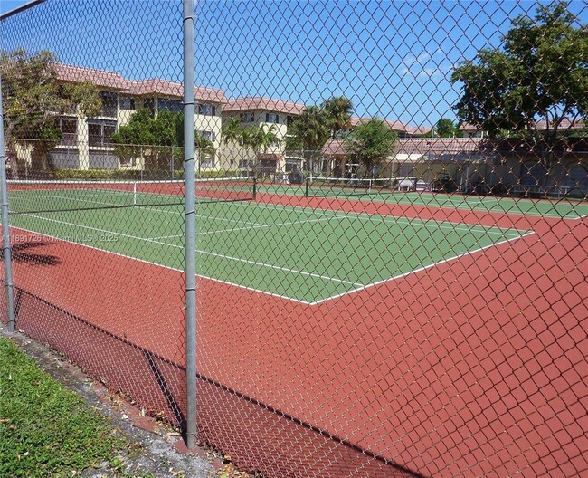 251 S Cypress Rd in Pompano Beach, FL - Building Photo - Building Photo