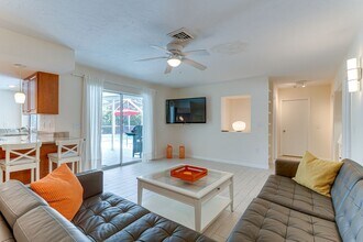 1309 E Gate Dr in Venice, FL - Building Photo - Building Photo
