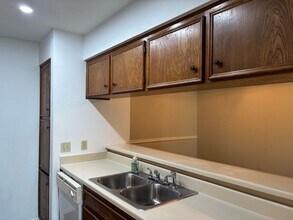 10616 Mellow Meadow Dr in Austin, TX - Foto de edificio - Building Photo