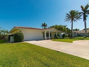 117 15th St in Belleair Beach, FL - Building Photo - Building Photo