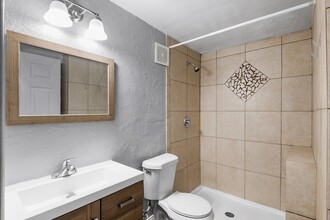 Orlando Terrace in Orlando, FL - Building Photo - Building Photo