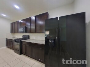 210 Pequin Rd in Crosby, TX - Building Photo - Building Photo