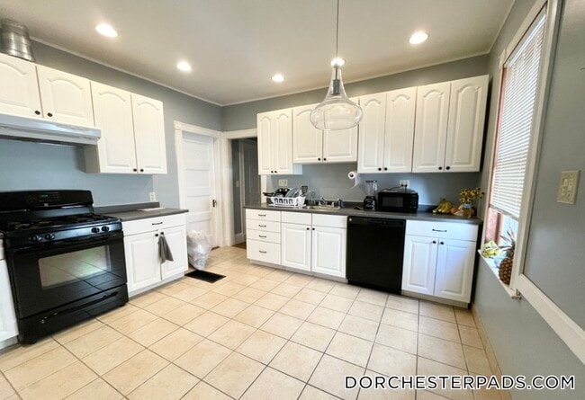18 Romsey St