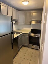 608 Boston Post Rd E, Unit 5 in Marlborough, MA - Building Photo