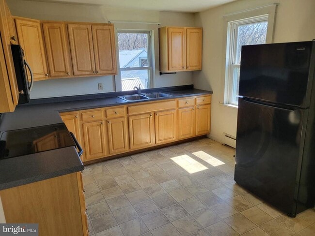 970 Brownsville Rd in Wernersville, PA - Building Photo - Building Photo