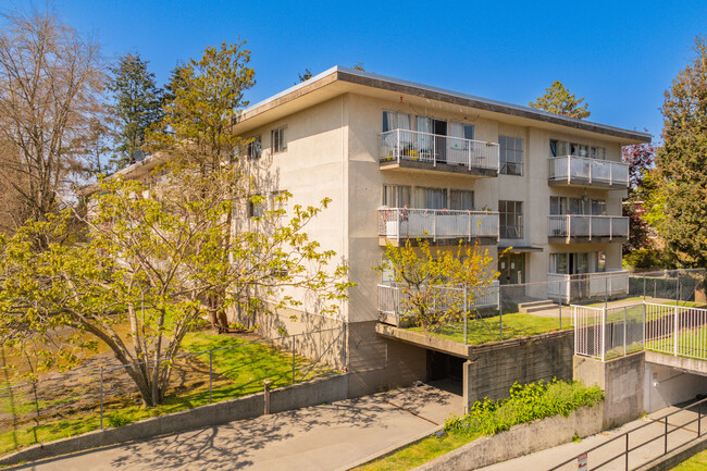 Park Crest in Burnaby, BC - Building Photo - Building Photo
