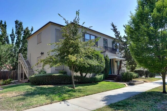 3143 Freeport Blvd, Unit 2 in Sacramento, CA - Building Photo - Building Photo