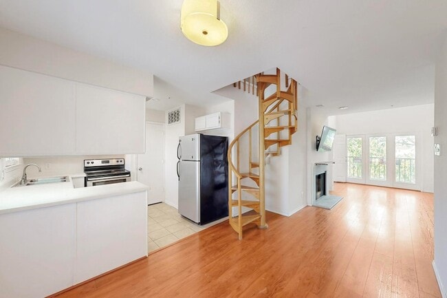 4303 Buena Vista St, Unit 306 in Dallas, TX - Building Photo - Building Photo