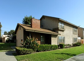 1613 W Ball Rd in Anaheim, CA - Building Photo