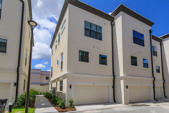 Venue Townhomes in Orlando, FL - Foto de edificio - Building Photo