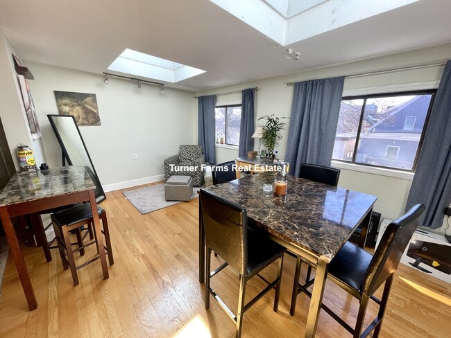 10 Evergreen Ave, Unit 3 in Somerville, MA - Building Photo - Building Photo