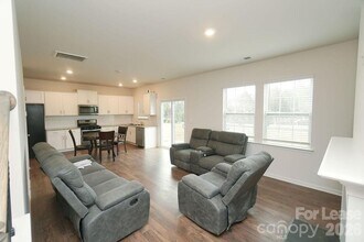 8140 Clairwood Dr in Charlotte, NC - Building Photo - Building Photo