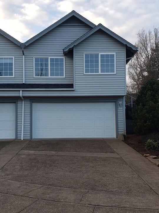 5255-5257 Springcrest Dr S in Salem, OR - Foto de edificio