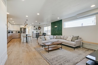 3044 Speer Blvd in Denver, CO - Foto de edificio - Building Photo